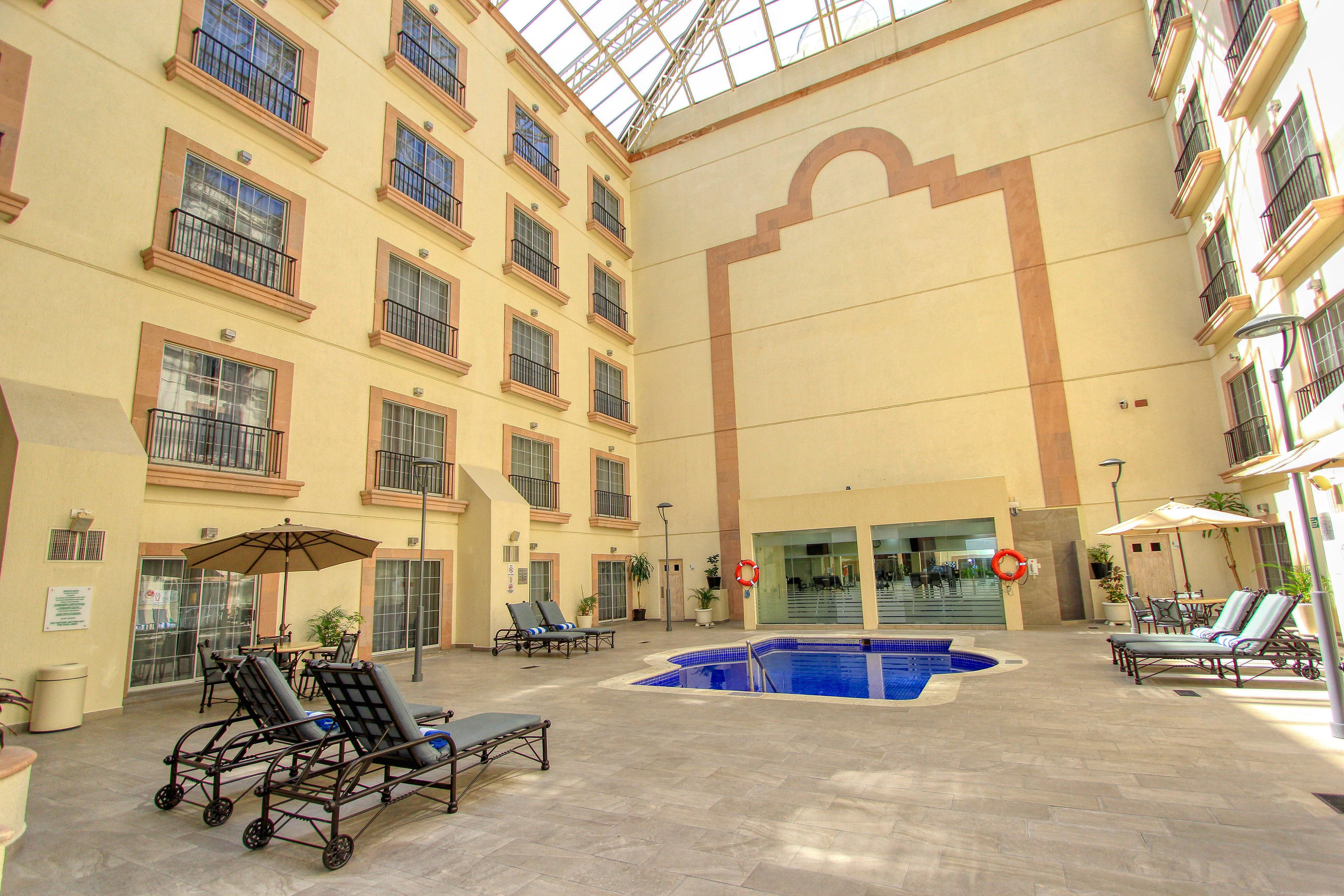 Holiday Inn Leon By Ihg Esterno foto