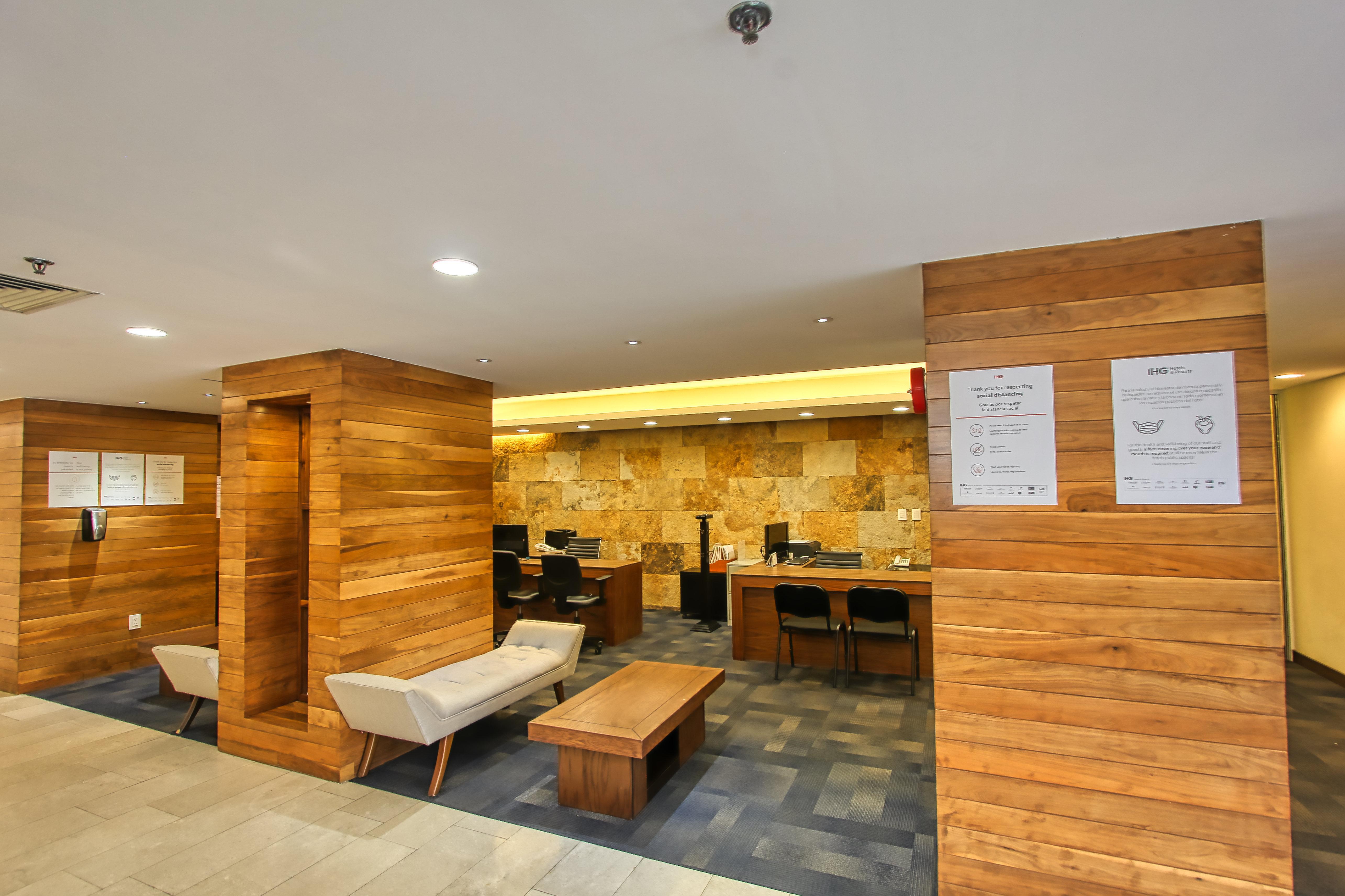 Holiday Inn Leon By Ihg Esterno foto