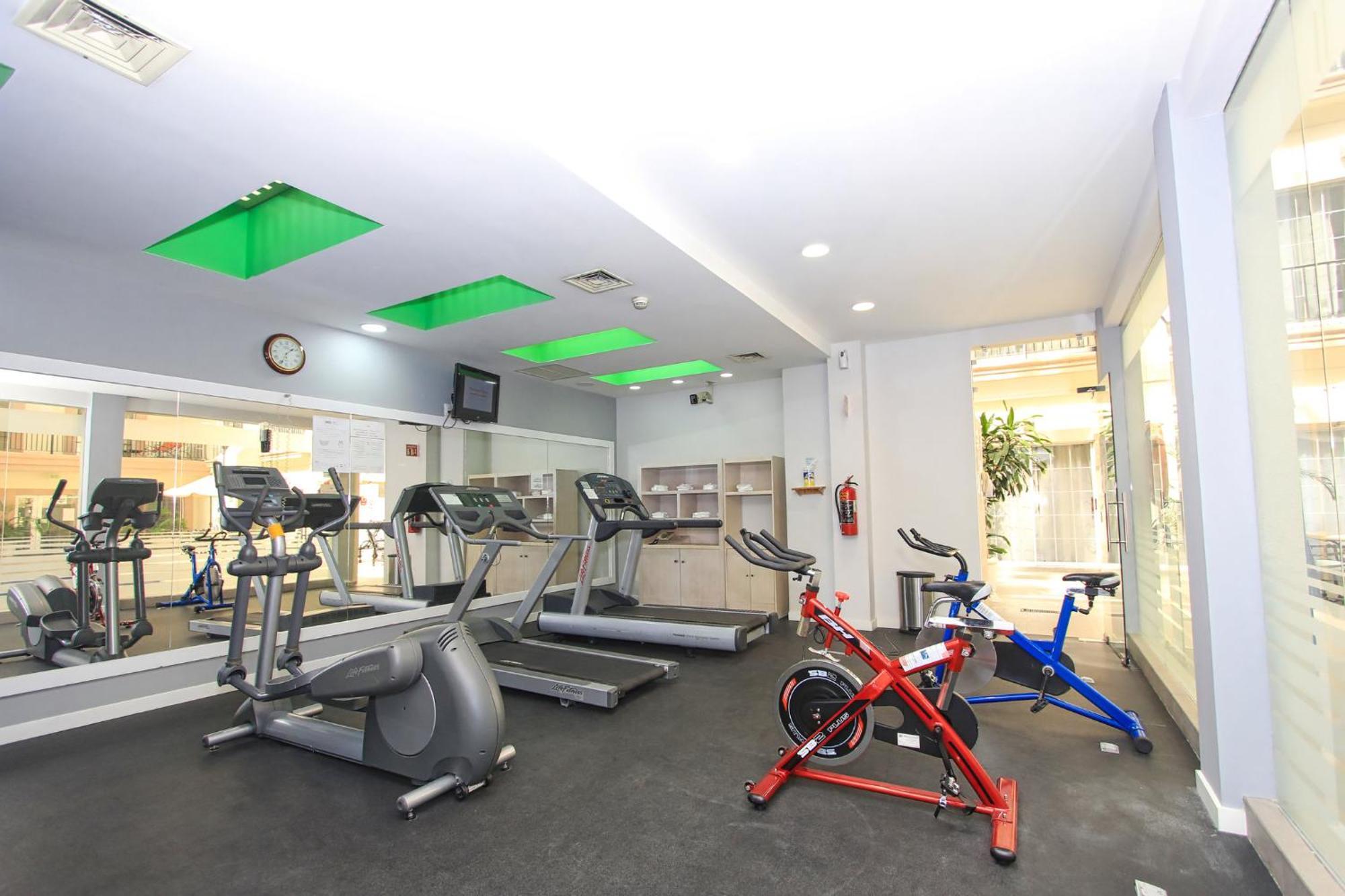 Holiday Inn Leon By Ihg Esterno foto