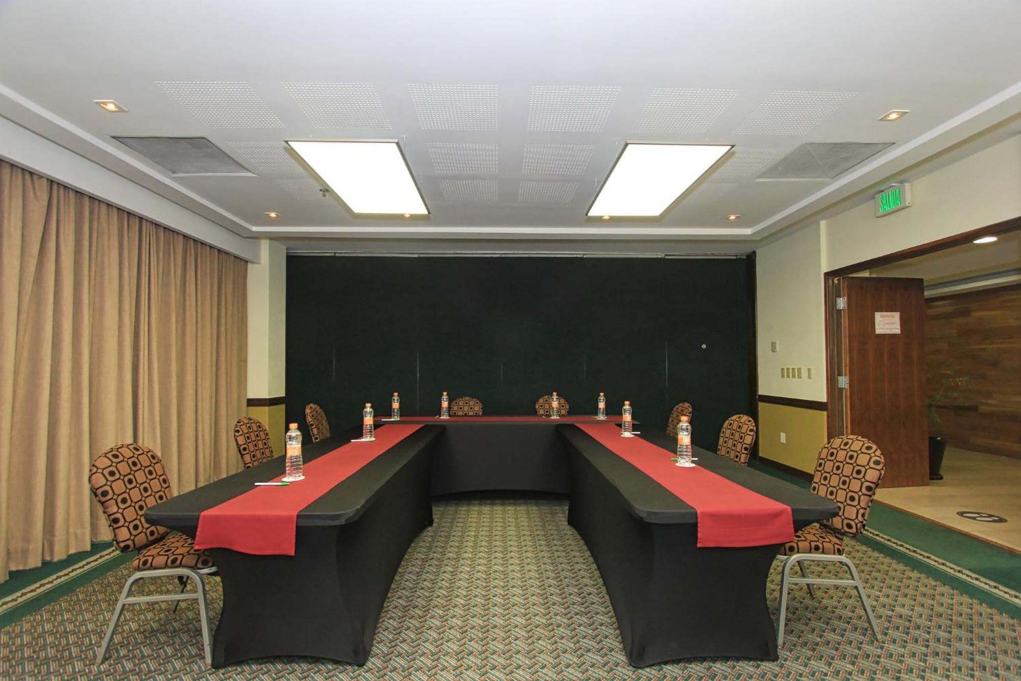 Holiday Inn Leon By Ihg Esterno foto