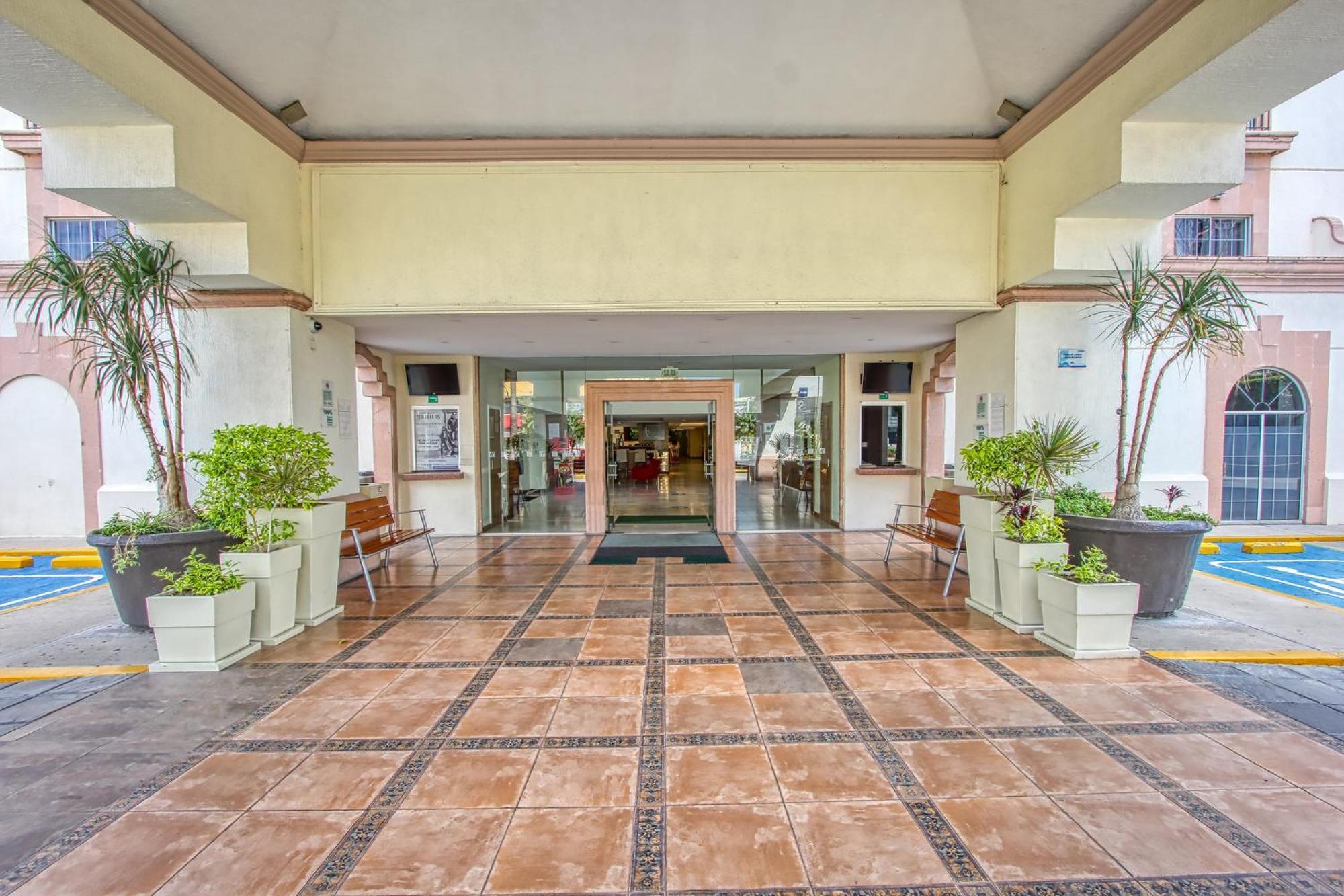 Holiday Inn Leon By Ihg Esterno foto