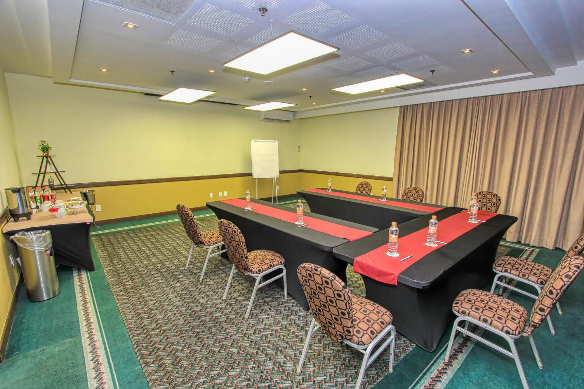 Holiday Inn Leon By Ihg Esterno foto